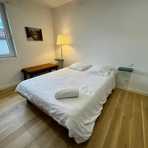  Séjour chez l'habitant Chambre Privee Climatisee Avec Salle De Bains Partagee-Le Sapin